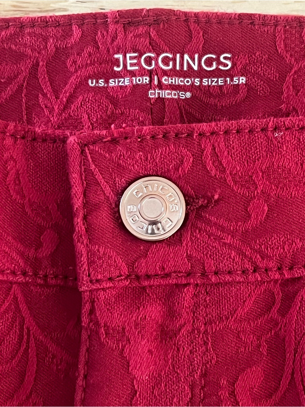 Chico’s Red Jacquard Floral Jeggings 1.5R / 10 NWT - Picture 8 of 9